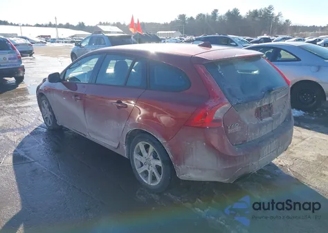 2015 Volvo V60 T5 z USA, uszkodzony, nr VIN YV1612SA6F1187976
